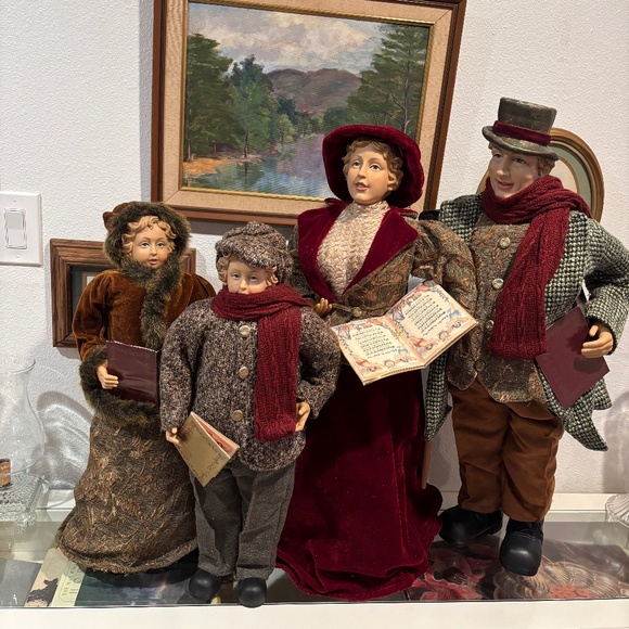 Carolers figurines 4 Christmas real clothing resin. The tallest 28”& 20” Rare - Picture 1 of 16